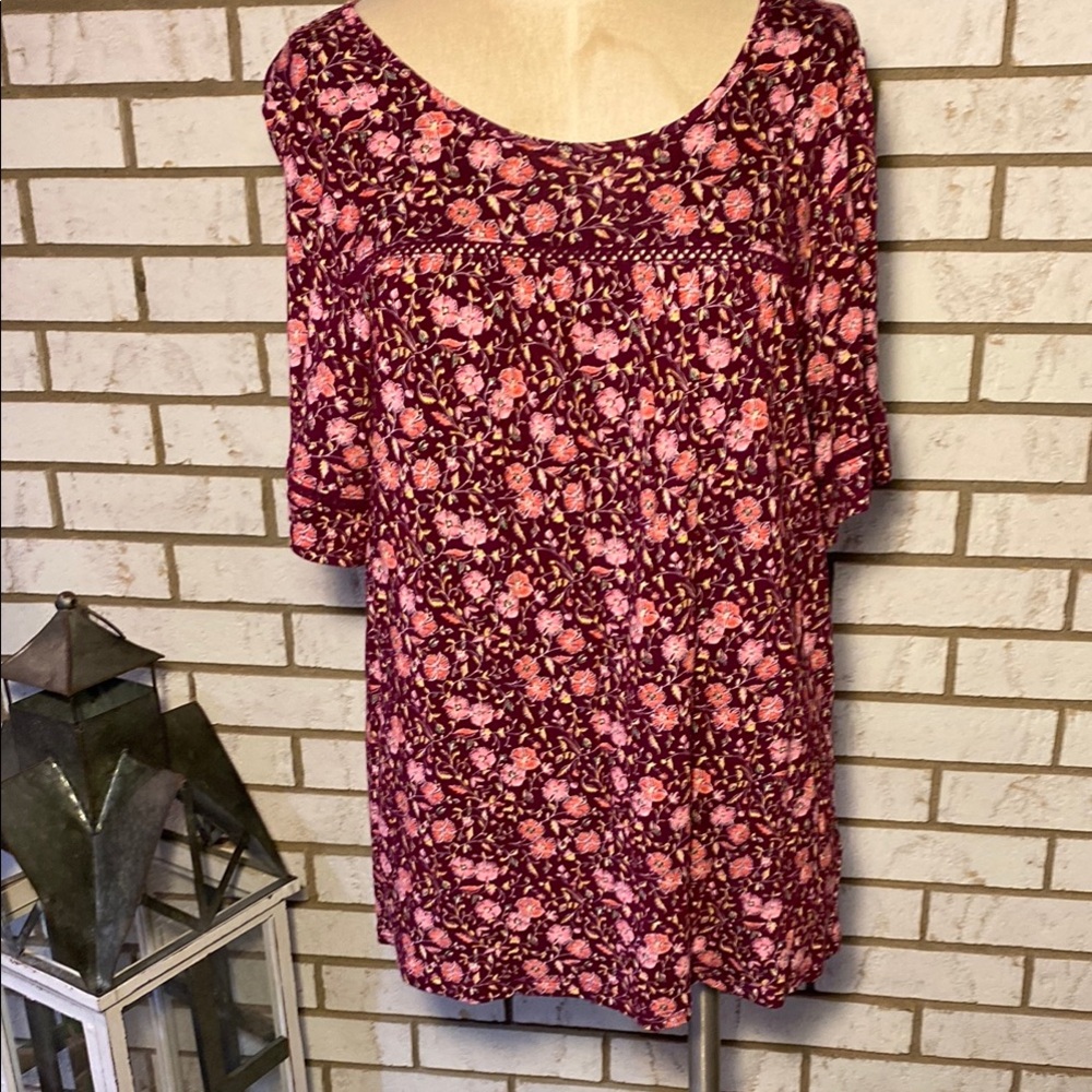 Old Navy Red Floral Short Sleeve Top